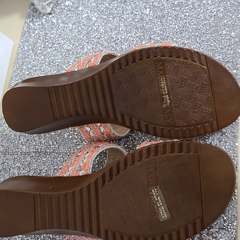 NWT Italian Shoemaker Strap Sandal with small Heel SZ 6 Salmon and Silver - Picture 8 of 11